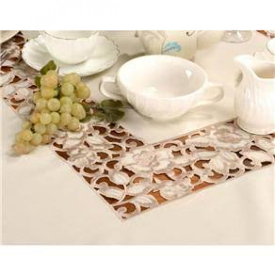 Toalha de Mesa Bordada Bragança Bege Retangular 1,70m x 3,20m - 12 lugares Mehendi ref17769